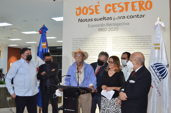 DSC_0573 Ojo. Jose Muñoz, Mildred Canahuate, Carlos Andújar, Gamal Michelen, Jose Cestero, Viriato Sención, Cesar Miguel y Federico Fondeur.