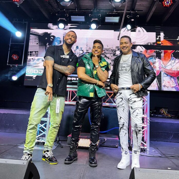 Adoni, Frank Ryes y Elvis Martinez