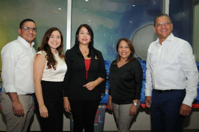 1.- ojo principal. Eduardo Lara, Suilan Lantigua, Sulin Lantigua De Glass, Noemí Herrera, Ignacio Glass (1)