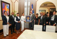 Presidente de la república Luis Abinader recibe delegación de Adompretur en su despacho