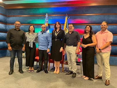 Hans García, Zurich Sosa, Omar de la Cruz, Tita Hasbún, Omar Hasbún, Ingrid de la Cruz y Danilo Reynoso.