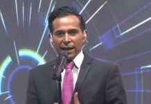 Anderson Del Río, “El Tenor del Caribe”, hace vibrar la zona cero en la conmemoración de la tragedia del Jet Set