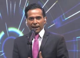 Anderson Del Río, “El Tenor del Caribe”, hace vibrar la zona cero en la conmemoración de la tragedia del Jet Set