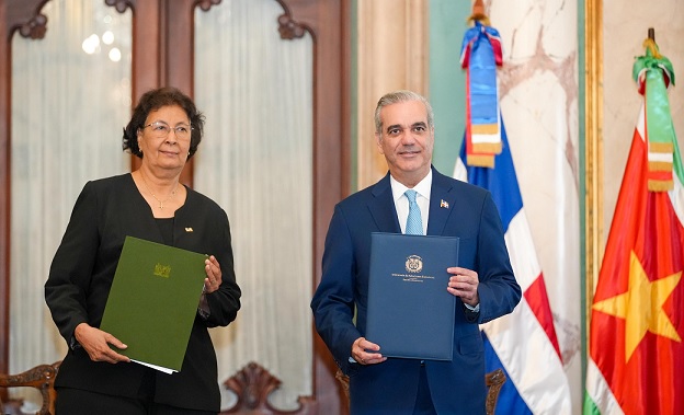 Luis Abinader y Jennifer Geerlings-Simons