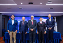 El economista Opinio Alvarez Betancourt presenta obra que recoge 40 años de pensamiento económico dominicano en la Universidad APEC