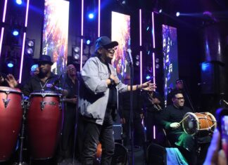 Sergio Vargas convierte sus grandes éxitos en un coro durante “Los Jueves del Cangrejo”