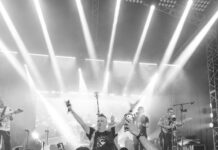 Aljadaqui enciende el Oktober Fest de Santiago ante 3,000 personas y sorprende con Krispy en el escenario